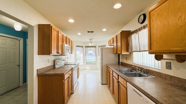 Photo - 260 Lake Suzanne Dr
