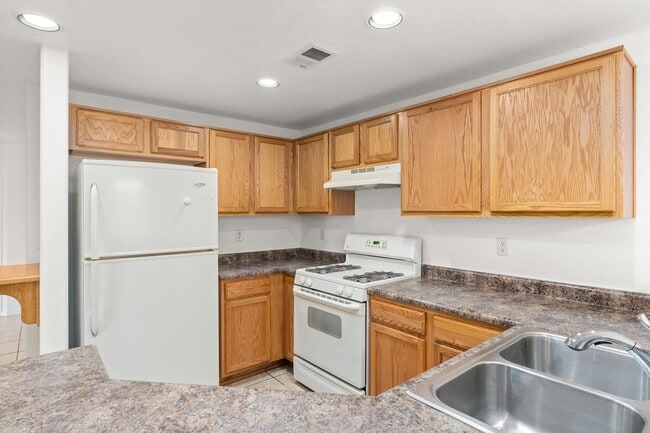 Kitchen - 6800 Vista del Norte Rd NE Unit 2717