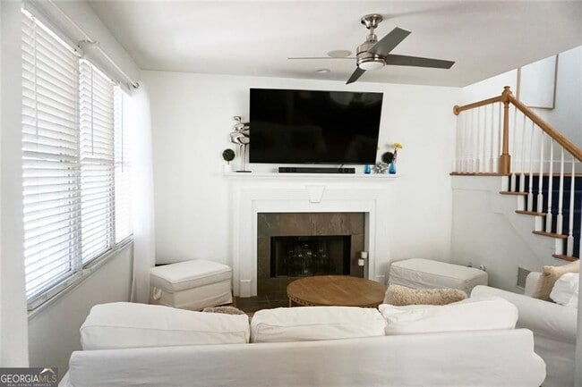 Photo - 85 Hammock Pl SE