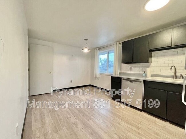 Photo - 874 E Angelina Ave