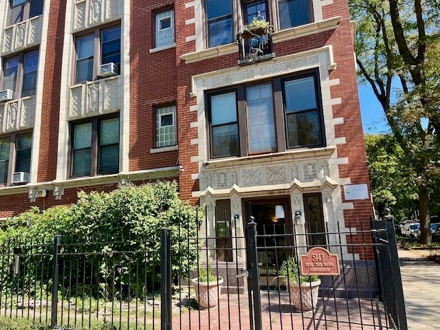 Building Photo - 5143 S Kenwood Ave Unit 105 Rental