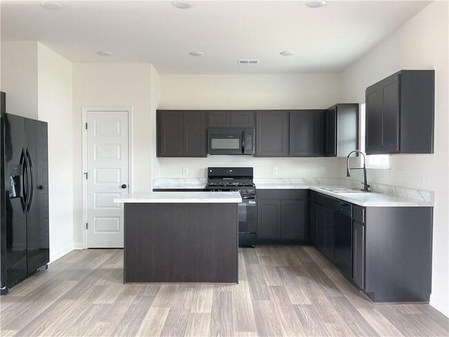 Photo - 627 Mountaintop Rd SW