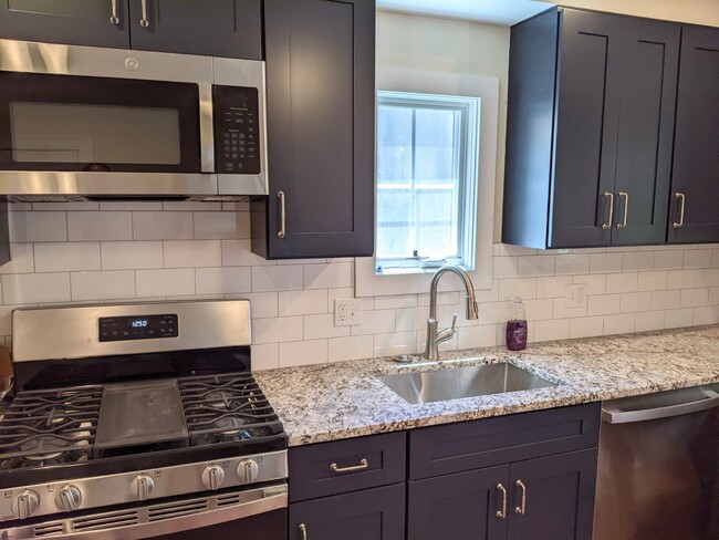 Live Space: Kitchen - 1025 Sherman Ave House Unit 1025 Sherman