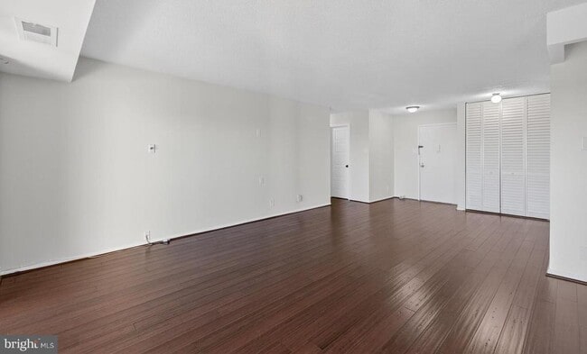 Photo - 307 Yoakum Pkwy Unit 821