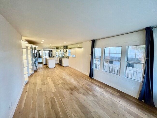 Photo - 1072F-A/B-PGPM-T/L-CS Unit 1072F-B-PGPM-T/L-CS