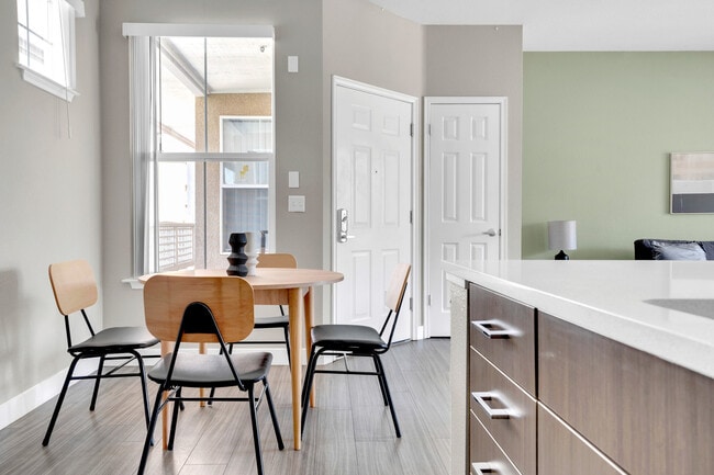 Photo - 1265 Lakeside Dr Unidad FL2-ID2100