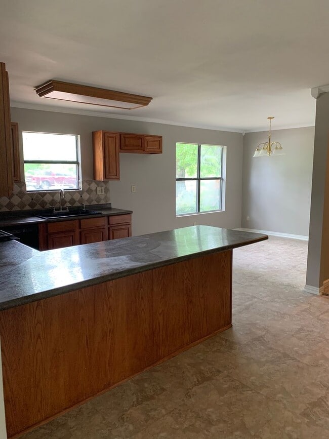 Photo - 4/2 Fenced Yard and Pet Friendly. SHISD