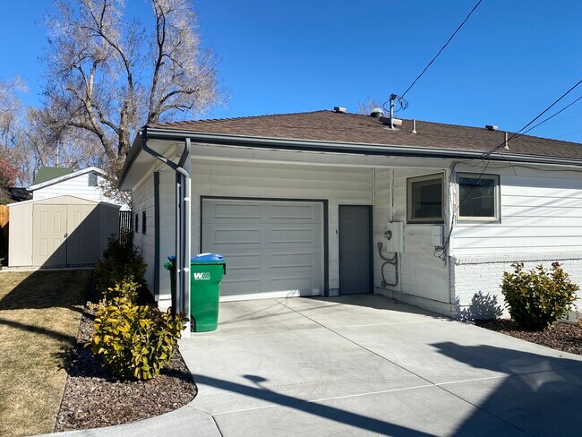 Garage - 1381 Gordon Ave