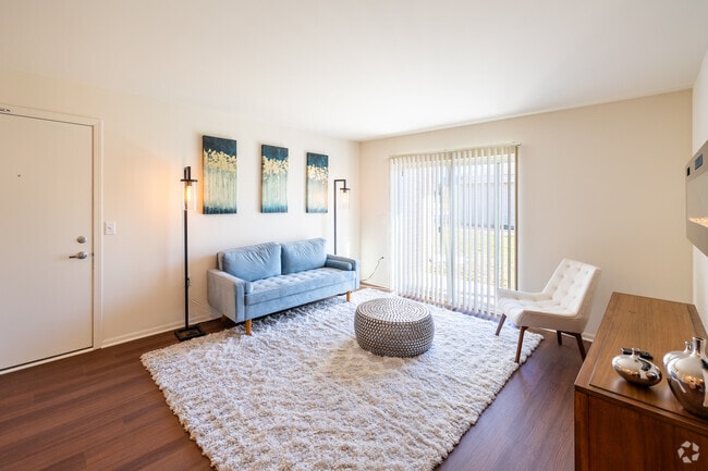 2BD, 2BA - 960SF - Living Room B
