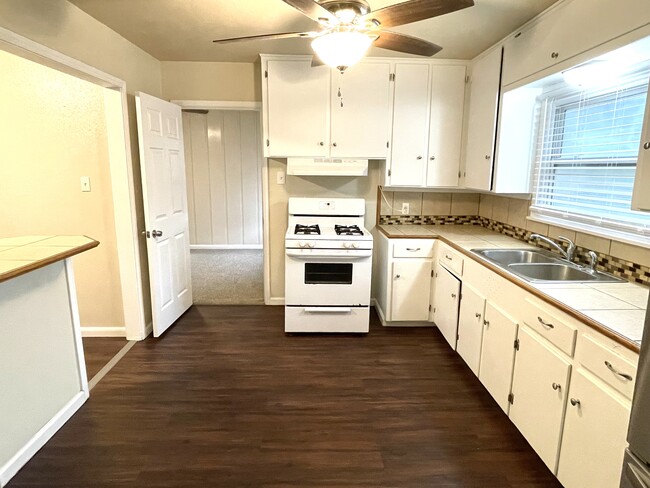 Photo - 5905 Hugo Dr