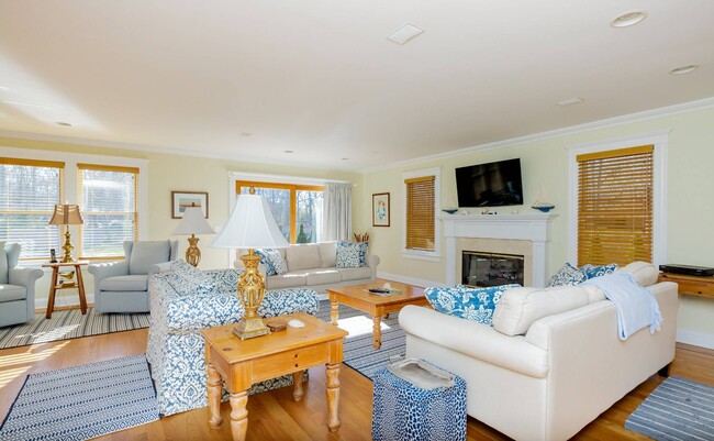 Photo - 6 Wooded Oak Ln