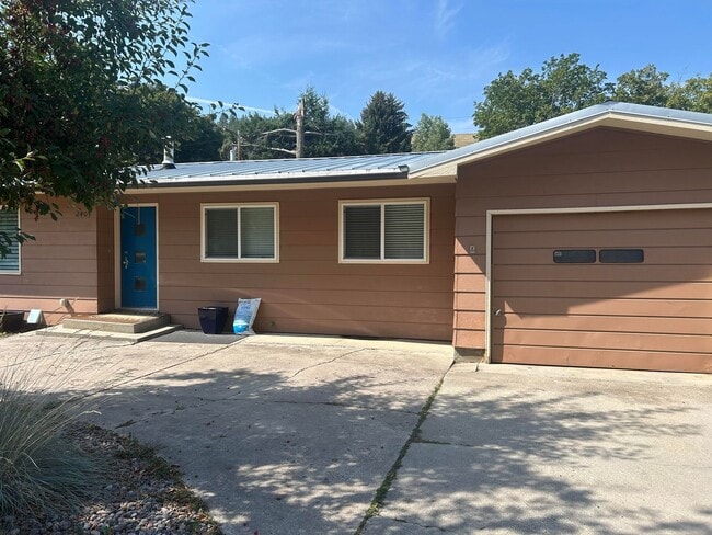 Building Photo - 4 Bedroom, 2 Bathroom in the Lower Rattles... Rental