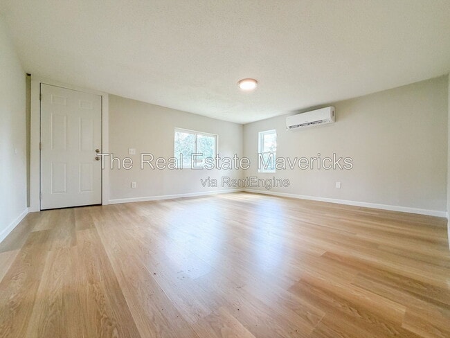 Photo - 132 Edgewood St