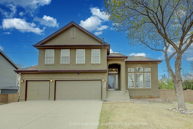 Photo - Evolve Real Estate: Spacious 4-Bedroom Home with Finished Basement & 3-Car Garage in Thornton- Av...