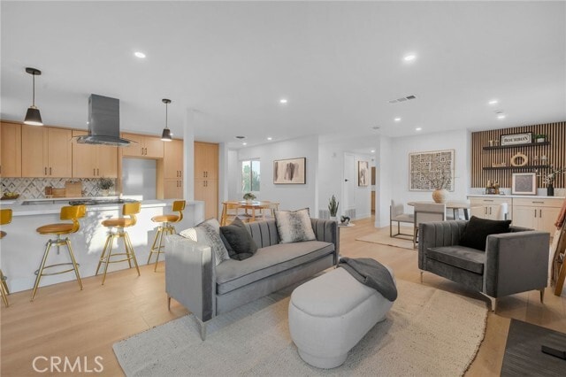 Photo - 6210 Halstead