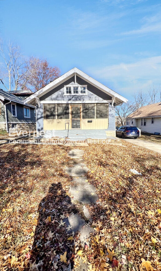 Building Photo - 1402 E 65th St