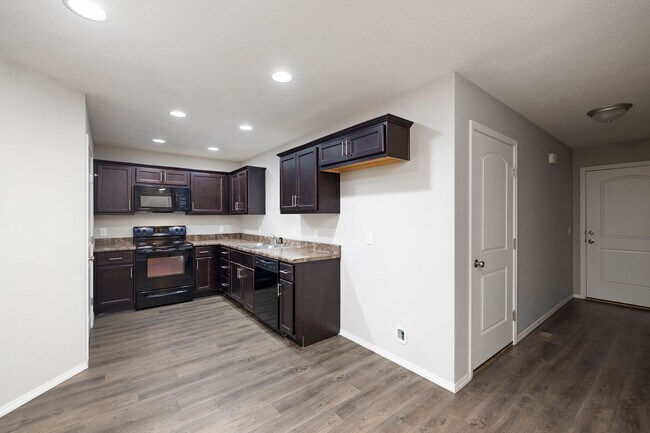 Photo - 3 Bedroom Duplex Rental in Springfield!