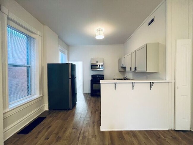 Fully Renovated 3 bed 2 bath Apartment