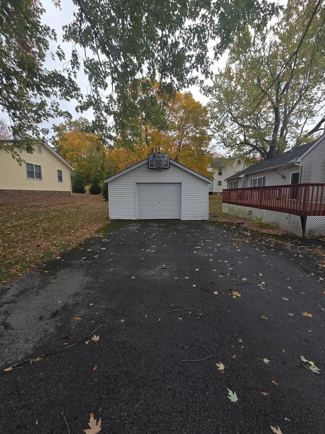 Photo - Spacious 5-Bedroom Home for Rent in Goshen...