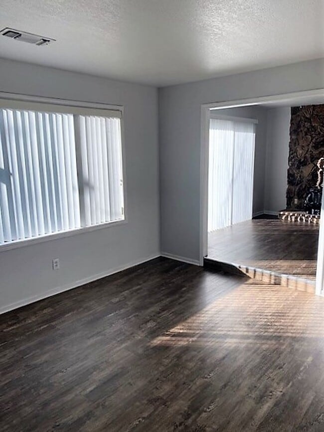 Photo - Nice Home in Enterprise Area!!