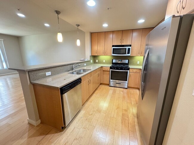 Photo - 1BED/1BATH CONDO AVAILABLE FOR RENT NEAR LAKE MERRIT IN DOWNTOWN OAKLAND, CA!!!