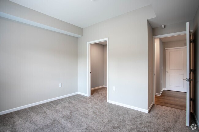 1 Br, 1 Ba - 692SF