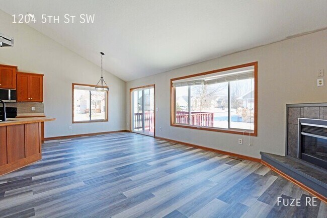 Photo - 1204 5th St SW