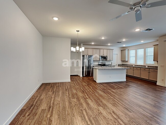 Photo - 814 S 150th Dr