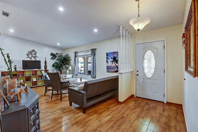 Photo - 700 Sunbury Ct