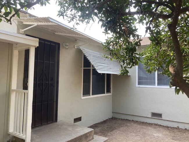 Photo - Charming 2 Bed / 1 Bath Back House – Utilities Included