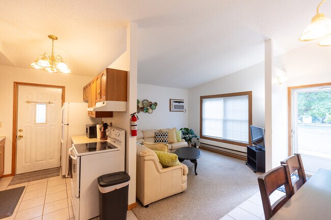 Photo - 2538 Harvey St