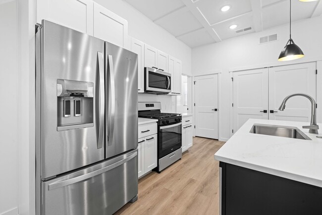 Building Photo - 4203 Hill Ln