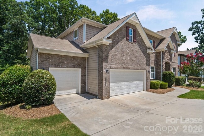 Photo - 1912 Madeira Cir