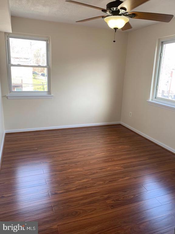 Photo - 126 Webster St NE