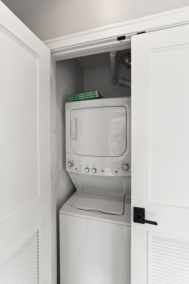 Photo - 1050 W Cornelia Ave Unit 0210