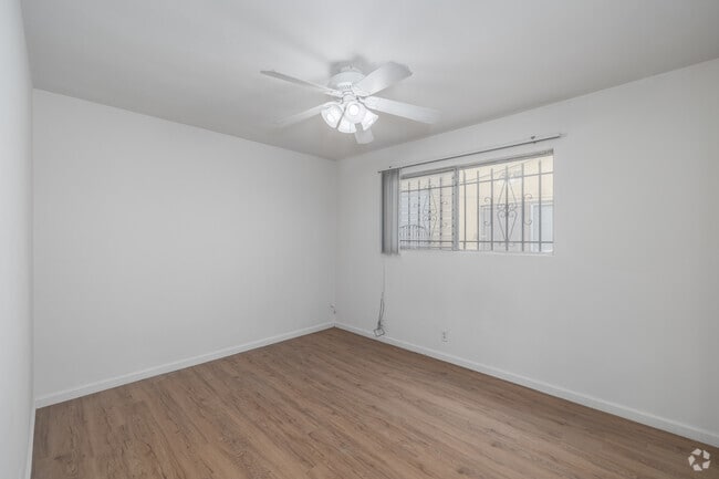 1BR, 1BA - 900SF - Bedroom