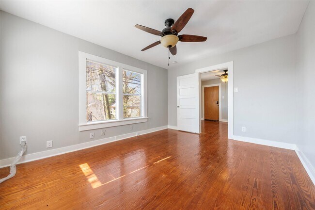 Photo - 1446 Lawson St Unit B