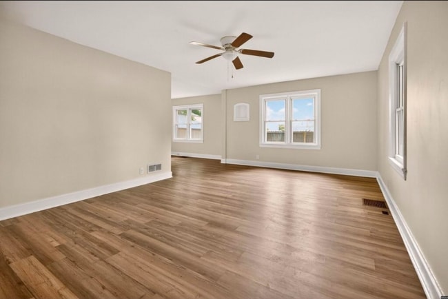 Photo - 304 S Poplar St