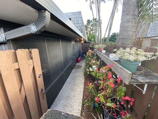 Photo - 1011 Springdale Cir