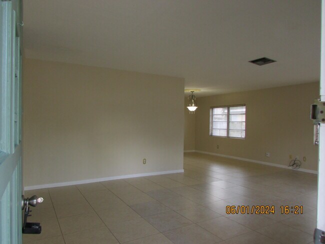 Photo - 211 W Laila Dr