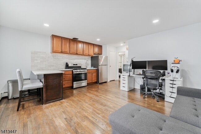 Photo - 104 N Beverwyck Rd