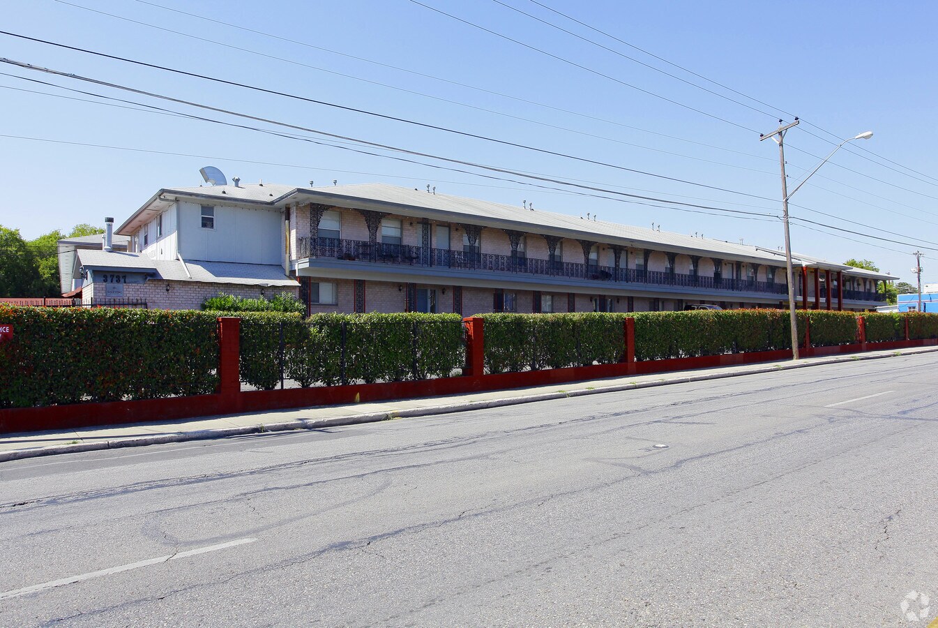 Exterior Photo - Chateau Orleans