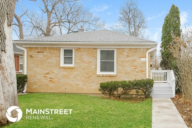 Building Photo - 4723 N Richardt Ave