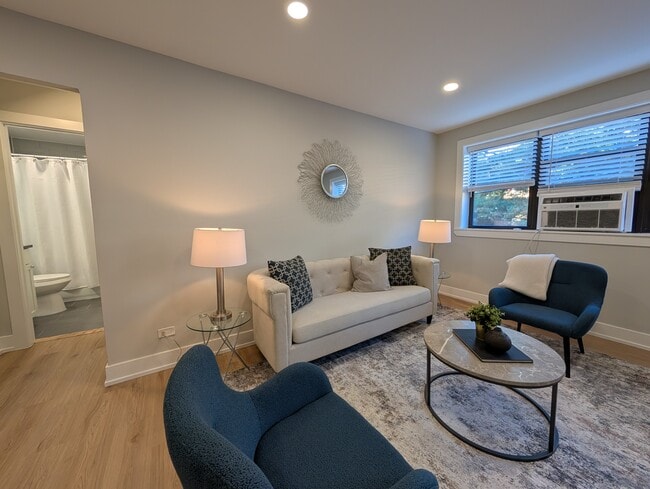 Photo - 514 W Aldine Ave