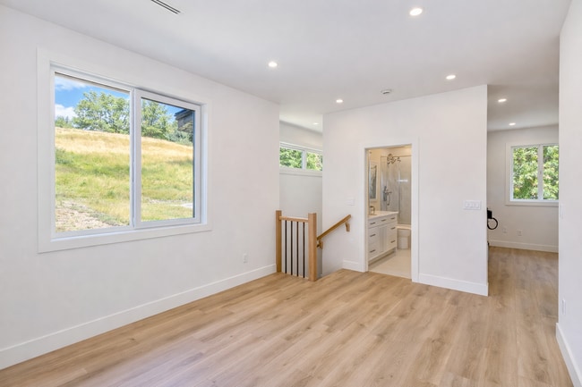 Photo - 34165 Hartman Ave