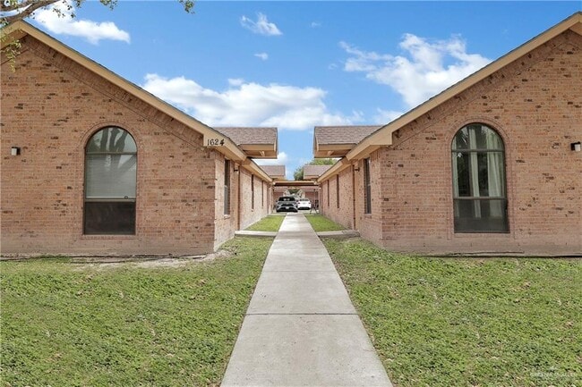 Building Photo - 1624 Tampa St Unit 3 Rental