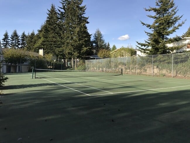 Building Photo - Great 1br 1bath Condo w/Tennis court/swimm...