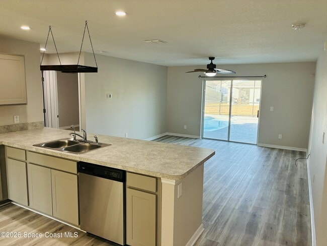 Photo - 487 Dadeville St SE