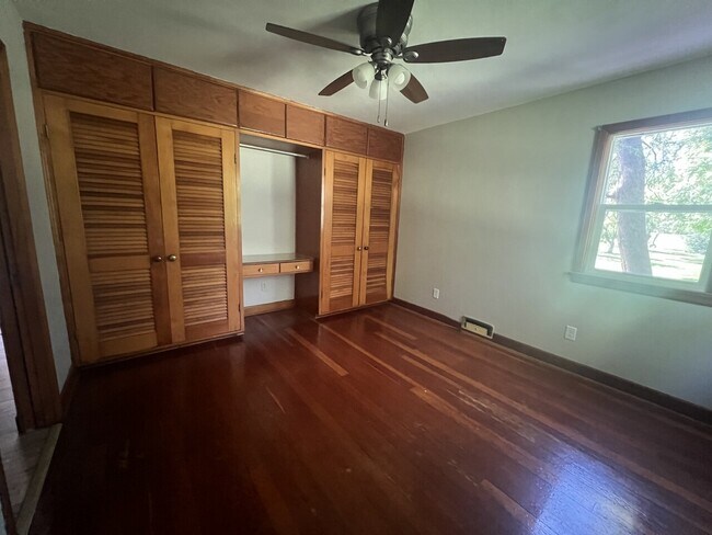 Photo - 3933 47th Ave