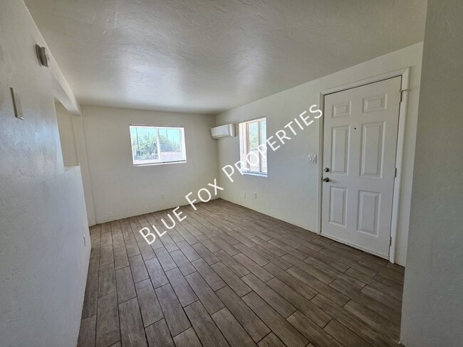 3401 E Bermuda St